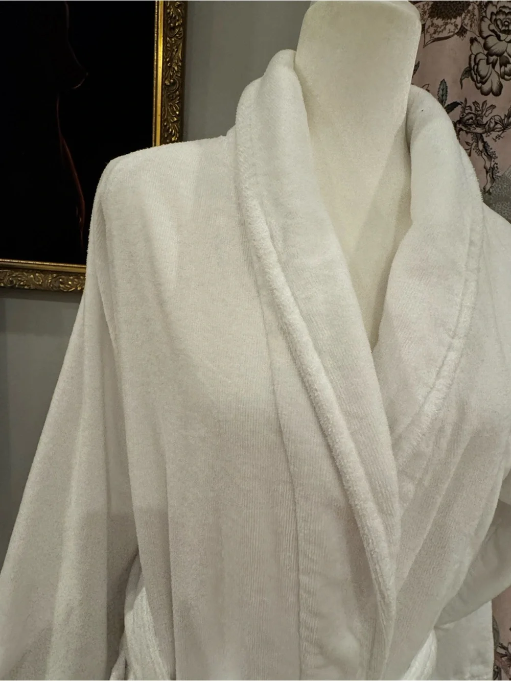 Frette White French Terri Plush Shawl-Collar Bath Robe with Belt never worn